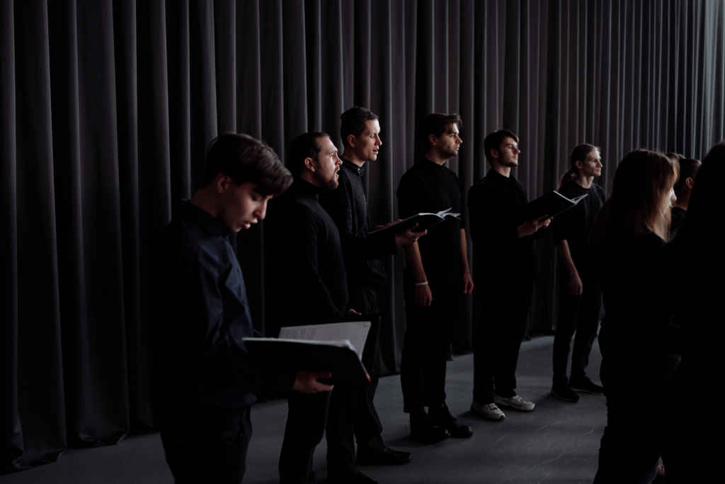 Group of men singing - Photo by Thirdman on pexels